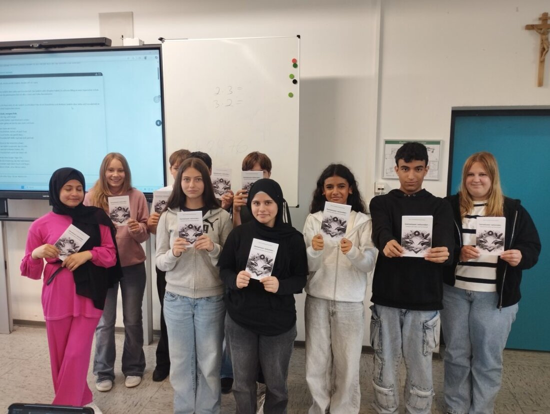 Pressath. Schüler der 7. Klasse der Mittelschule Pressath veröffentlichten einen Gedichtband über Liebe und Freundschaft, erstellt mit Unterstützung durch KI. Sie nutzen KI, um Kreativität zu fördern und Gefühle innovativ auszudrücken.