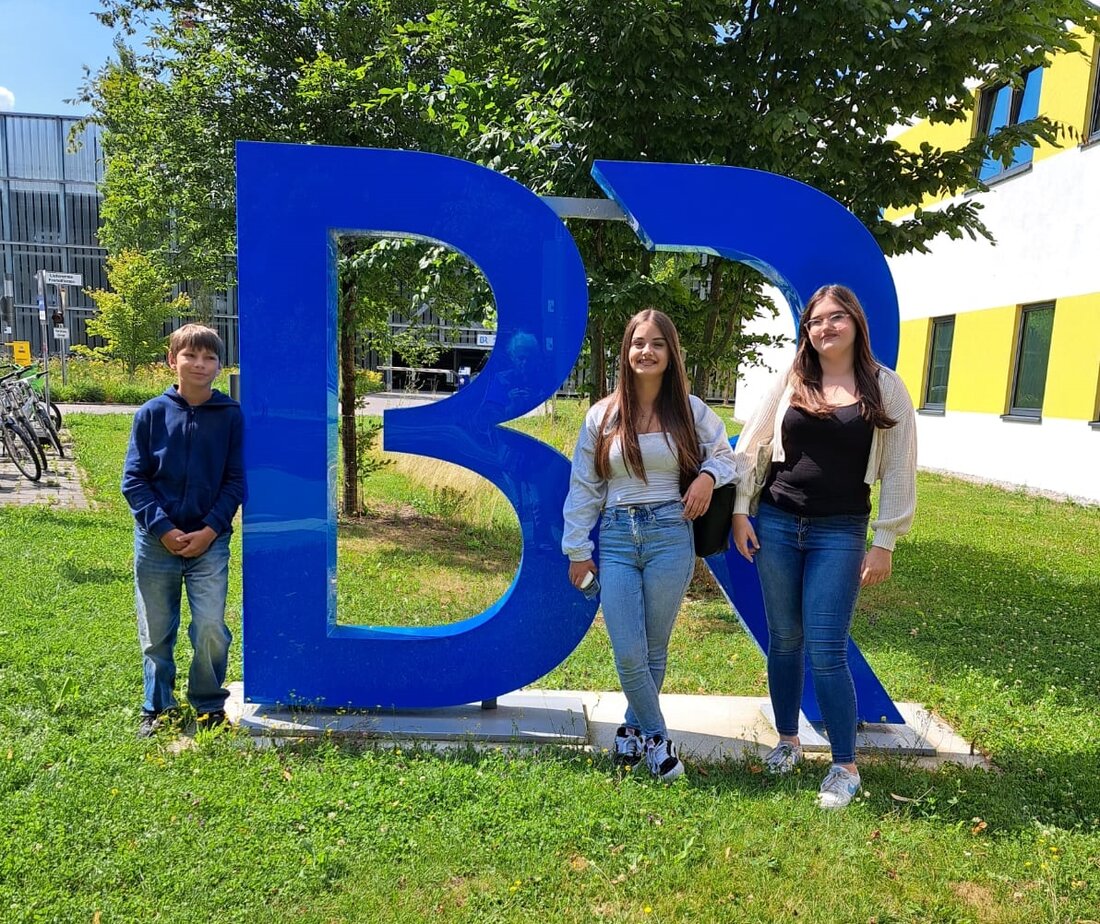 Pressath. Die Schulfunk-AG der Grund- und Mittelschule besuchte den Bayerischen Rundfunk in München und nahm am "TurnOn"-Wettbewerb teil. Trotz professioneller Konkurrenz und einigen Kritikpunkten der Jury, erlebten die Schüler einen spannenden Tag inklusive Shopping.