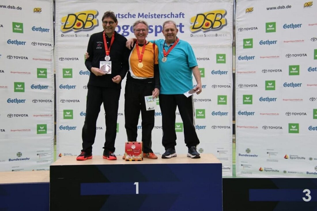 Biberach. Hubert Schulze von den Pressather "Eichenlaub"-Schützen gewinnt bei der deutschen Meisterschaft im Bogenschießen in Biberach den Titel in der Recurve-Seniorenklasse. Mit insgesamt 558 Ringen sicherte er sich den Sieg vor seinen Konkurrenten aus Arolsen und Ensdorf.