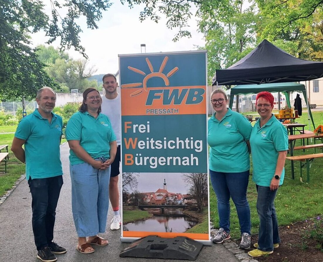 Pressath. Der „Freie Wählerblock Pressath“ veranstaltete einen Stammtisch an der Baustelle im Prof.-Dietl-Park, der aufgrund regen Wetters früher endete.