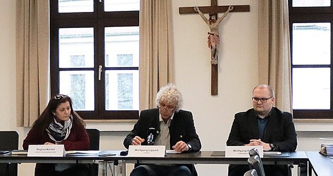 Tirschenreuth. Das Landratsamt Tirschenreuth bestätigte, dass 40 Personen aus dem Landkreis Tirschenreuth mit dem Coronavirus infiziert worden sind. Der Schwerpunkt liege vor allem im Raum Mitterteich. Im Rahmen einer Pressekonferenz [&hellip;]