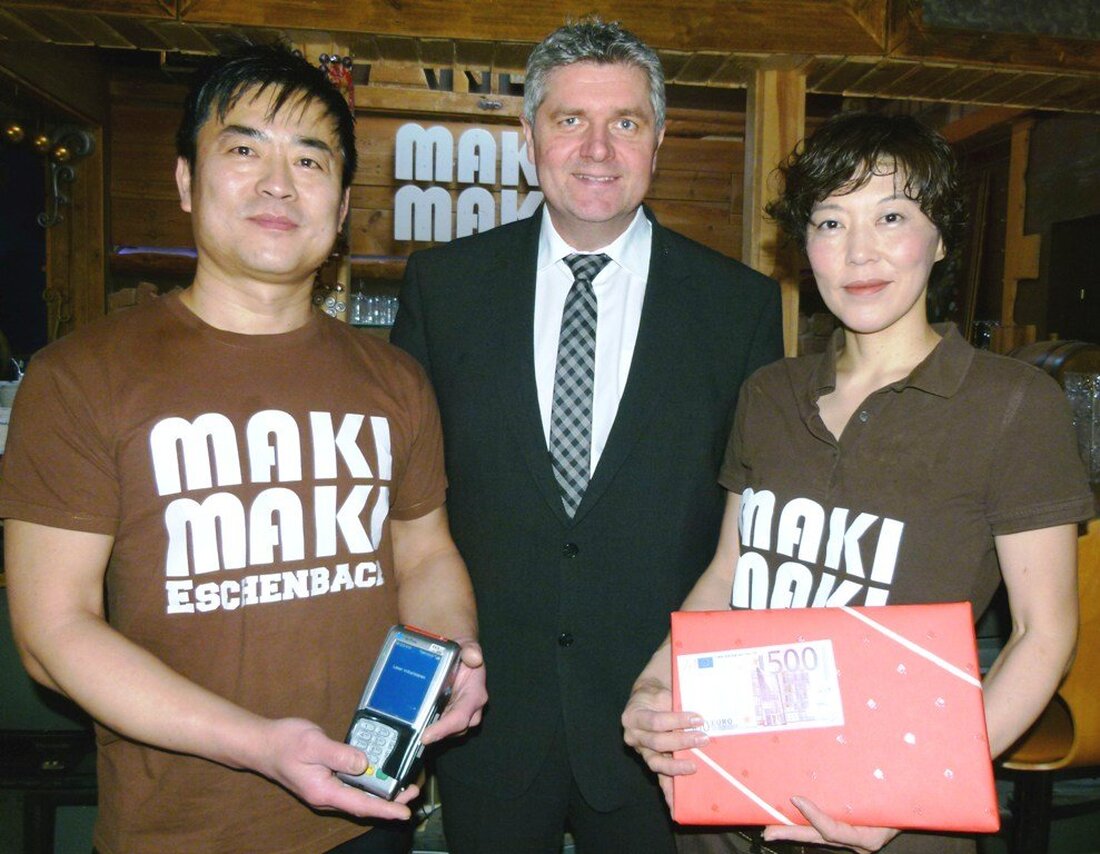 Eschenbach. Beim bundesweiten Sparkassen-Händlerwettbewerb „payhappy!“ hat das Restaurant „Maki Maki“ in Eschenbach einen der Hauptpreise erzielt und 500 Euro gewonnen. Die Vereinigte Sparkassen Eschenbach/Neustadt/WN/Vohenstrauß hatte sich am Wettbewerb mit ihren Geschäftskunden [&hellip;]