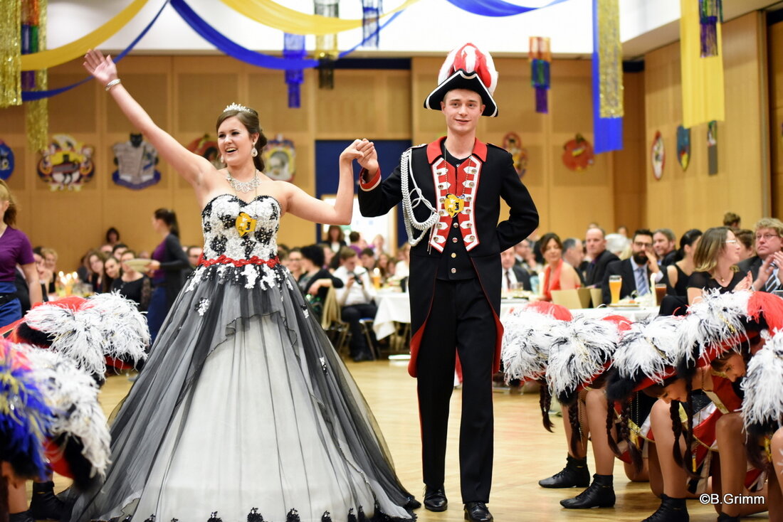 Neustadt/WN. Einen furiosen Auftakt in eine kurze Faschingssaison feierte der Verein Neustädter Faschingszug beim Inthronisationsball in der Stadthalle. Als Vertreter des Landesverbands Ostbayern (LVO) war Präsident Hans Frischholz gekommen – [&hellip;]