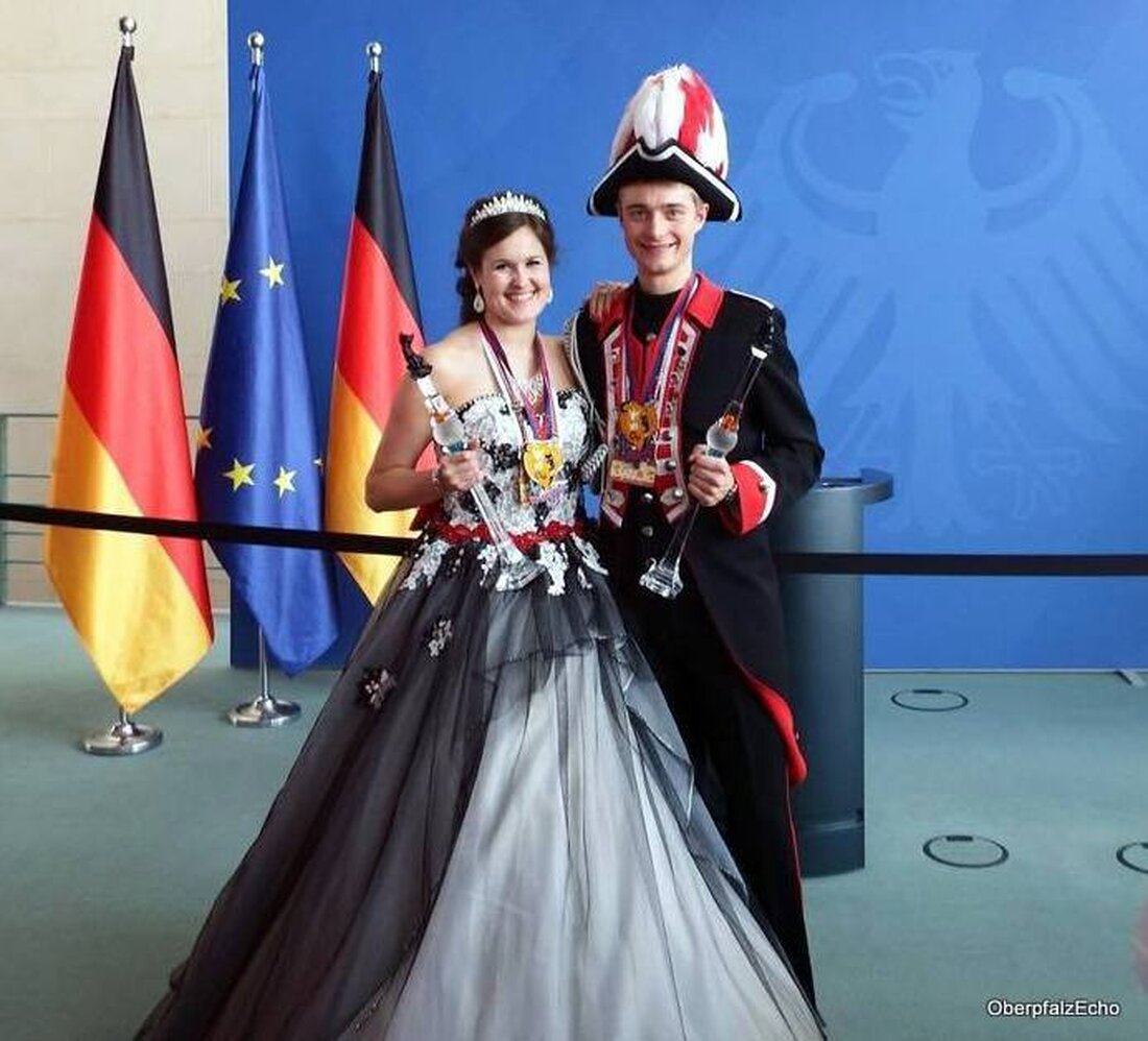 Neustadt/WN. „Ich kann es Ihnen leider nicht ersparen, aber ihr Lieblingsbundesland ist auch da“, sagte Volker Wagner, der Präsident des Bundes Deutscher Karneval, als er das Neustädter Prinzenpaar als letztes [&hellip;]