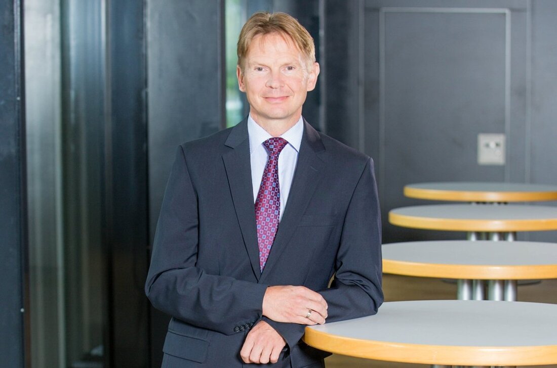 Weiden. Die Bayerische Landesärztekammer (BLÄK) setzt auf das Know-how der OTH Amberg-Weiden: Prof. Dr. Ralf Ringler, Studiendekan Fakultät Wirtschaftsingenieurwesen, unterstützt die Ärztliche Stelle Nuklearmedizin als Mitglied der Fachlichen Leitung. Zu [&hellip;]