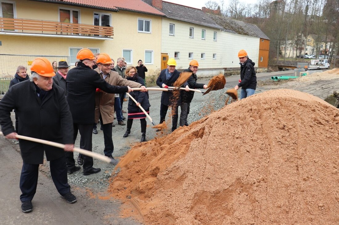 Tirschenreuth. Es ist nichts weniger als die Fortführung des Konzeptes der Gartenschau „Natur in Tirschenreuth 2013“: das Projekt Zukunft StadtGrün. Am Donnerstag erfolgte der Spatenstich, zu dem Bürgermeister Franz Stahl unter [&hellip;]