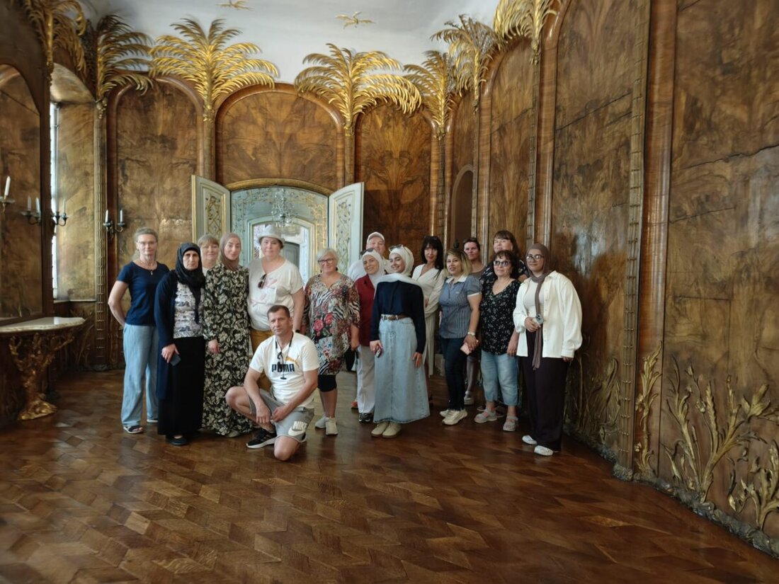 Weiden. Eine Exkursion nach Bayreuth macht das Projekt „Fit für die Gesellschaft“ zum Erlebnis: Besuch im Neuen Schloss mit deutschsprachiger Führung. Sprache im Alltag anwenden, Kultur entdecken, Kontakte knüpfen.