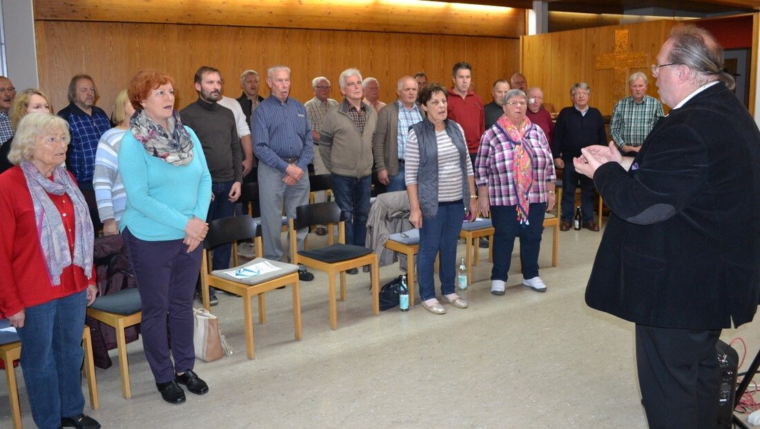 Neustadt/Kulm. Projektchöre scheinen ein probates Mittel zu sein, wenn die Sänger und Sängerinnen immer weniger werden. Das dachte sich auch Heinz Schmidt, der Chorleiter der Speichersdorfer Musikfreunde und rief vor einigen [&hellip;]