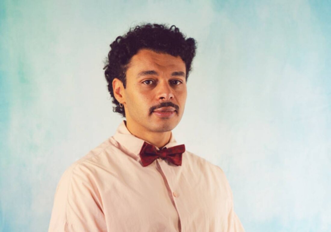 Windischeschenbach. In Windischeschenbach, Mehrzweckhalle präsentiert Futura 87 am 20. Februar um 20.00 Uhr Romeo Kaltenbrunner: Heimweh, ein Abend über Heimatsehnsucht, Identität und Dorfrealität. Ticket gibt es online über okticket.de.