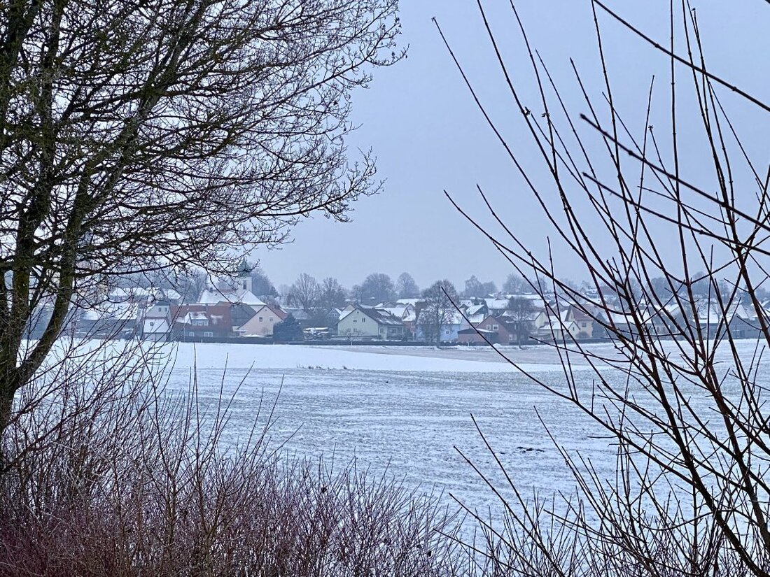 Püchersreuth. Aus den ursprünglich geplanten fünf Reihenhäusern im Ortsteil Wurz sind zwei Doppelhäuser geworden, und mit diesen kann der Gemeinderat leben. Er hat dem umstrittenen Projekt sein vorläufiges Einvernehmen erteilt [&hellip;]