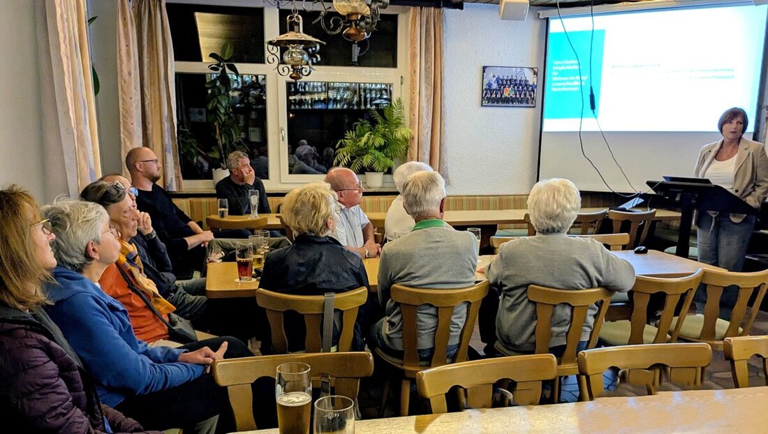 Schirmitz. Eine gut besuchte Infoveranstaltung der Siedlergemeinschaft zeigte, wie Quartierskonzepte und gemeinschaftliche Wohnformen älteren Menschen ein längeres, selbstbestimmtes Leben mit Unterstützung ermöglichen.