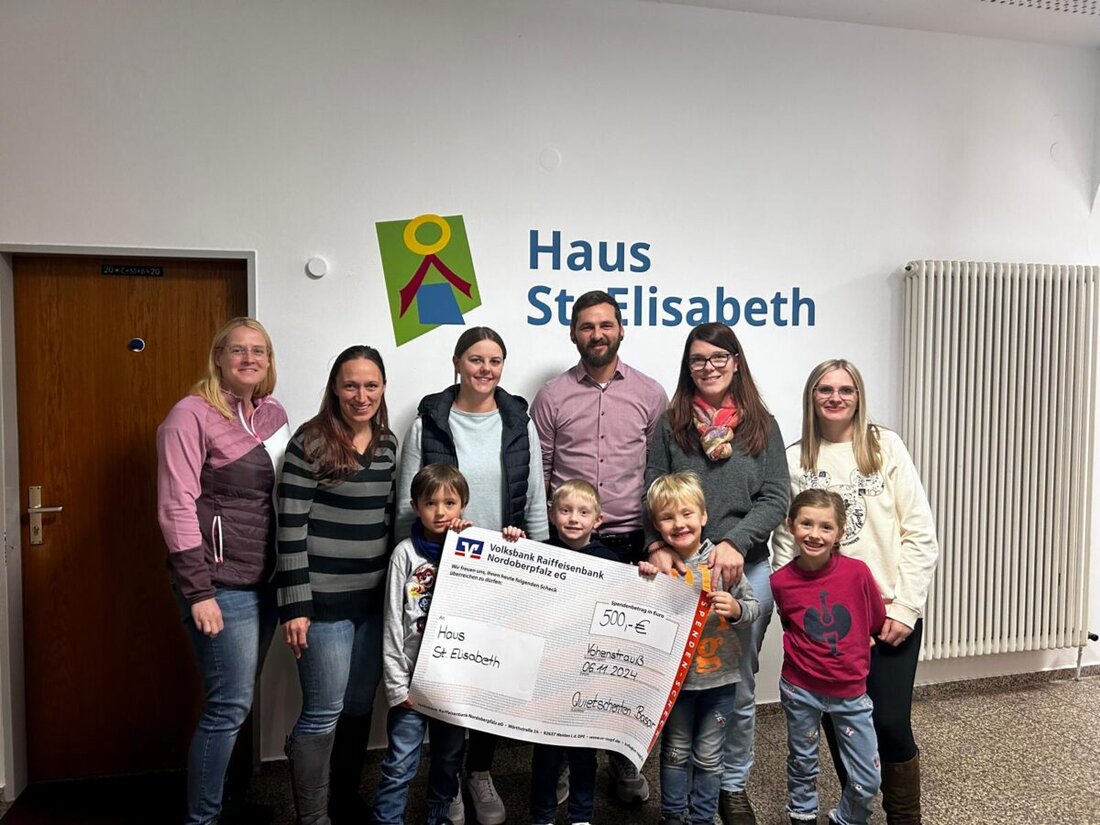 Windischeschenbach. Die Basare der "Quietschenten" unterstützen das Haus St. Elisabeth mit einer Spende von 500 Euro für therapeutische Reitstunden. Peter Wasel, Leiter der Einrichtung, bedankte sich mit einem herzlichen "Vergelt's Gott".