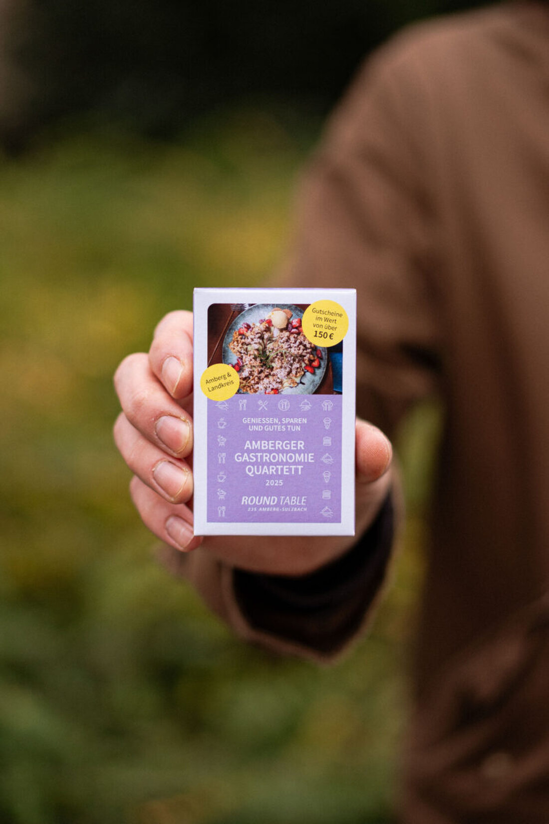 Amberg. Das Round Table Gastronomiequartett hat deutschlandweit über eine Million Euro gespendet und ist mittlerweile auch in Österreich erfolgreich. Über 190.000 Exemplare wurden verkauft, um lokale Gastronomie und soziale Projekte zu unterstützen.