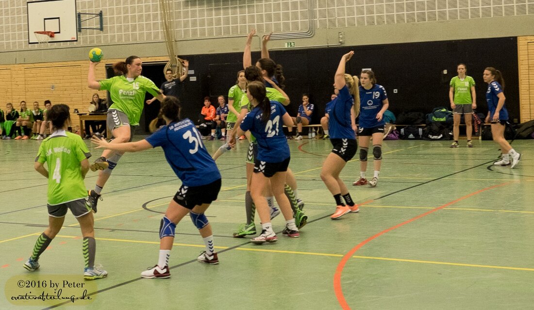 Weiden. Gegen die Landesligareserve der SG FC Mintraching/TSV Neutraubling mussten die Handballerinnen der DJK Weiden erneut eine unglückliche 13:15-Niederlage einstecken. Von Angelina Häffner Beide Teams hatten zu Beginn Probleme in die Partie zu [&hellip;]
