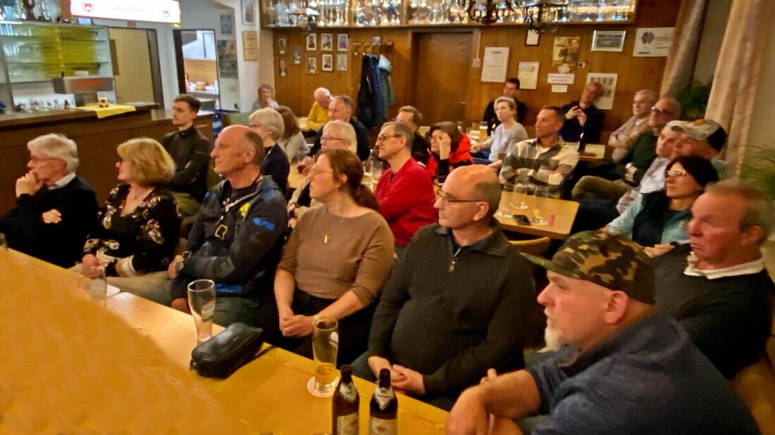 Schirmitz. Im Sportheim der SpVgg Schirmitz berichtete Wolfgang Stöckl packend über seine Radtour von Rothenstadt bis zum Nordkap. Das Haus war voll; Bilder und Anekdoten aus dem hohen Norden sorgten für große Begeisterung.
