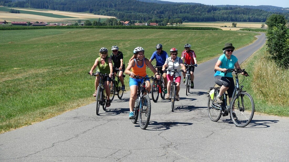 Moosbach/Flossenbürg. Bei traumhaftem „Radlerwetter“ trafen sich 16 Radbegeisterte in Moosbach, um mit dem OWV Moosbach eine super Radtour zum Gaisweiher zu unternehmen. Um 9.30 Uhr ging es am Hallenbad los. Am Sperlweiher [&hellip;]