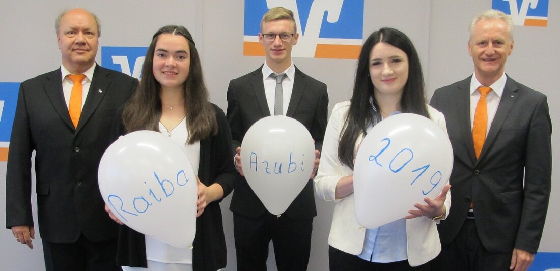 Neustadt/WN/Vohenstrauß. Drei neue Auszubildende beginnen bei der Raiffeisenbank Neustadt-Vohenstrauß eG.  Bei der Raiffeisenbank Neustadt-Vohenstrauß eG steht die nächste Generation in den Startlöchern. Am 01. September starteten Sandra Lintl aus Moosbach, [&hellip;]