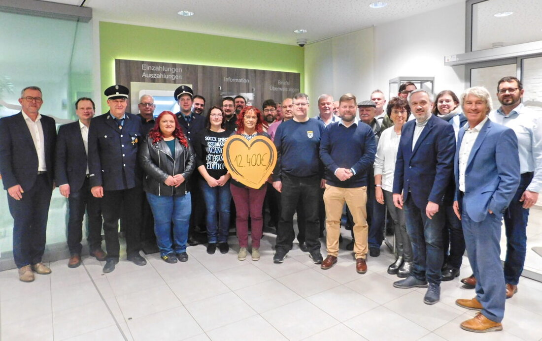 Speichersdorf/Neustadt am Kulm. Eine Woche vor Heiligabend verteilte die Raiffeisenbank am Kulm 11.400 Euro an 24 Vereine und Einrichtungen, um lokale Projekte zu unterstützen.