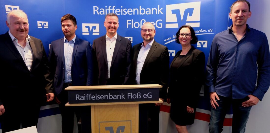 Floß. Die Raiffeisenbank Floß meldet in der 26. Vertreterversammlung Wachstum, Bilanzsumme 135 Millionen Euro und 105.000 € Gewinn. 2.999 Mitglieder und 2,25 Prozent Dividende stärken die Eigenständigkeit.