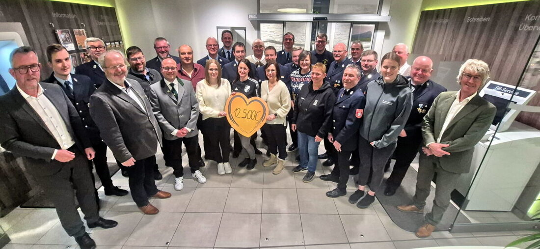 Speichersdorf. Die Raiffeisenbank am Kulm verteilt 12.500 Euro aus dem Gewinnsparen an 26 Vereine, Feuerwehren und kirchliche wie soziale Einrichtungen in der Region. Damit stärkt sie Ehrenamt, Gemeinschaft und gelebte Heimat.