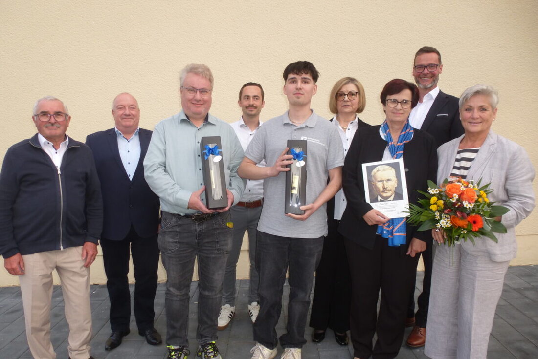 Thansüß. Die Raiffeisenbank Auerbach-Freihung eG bleibt im 100. Jubiläumsjahr auf Erfolgskurs: Die Mitgliederzahl stieg auf 8.780. In der 53. Vertreterversammlung wurden 366 Millionen Euro Bilanzsumme und 2,75 Prozent Dividende gemeldet.