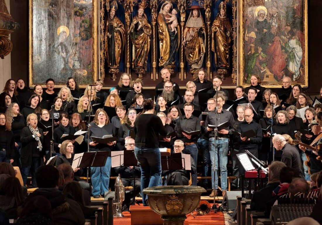 Hersbruck. Die Ev. luth. Pfarrei Hersbruck - Stadtkirche lädt in die Hersbruck, Evang. Stadtkirche zu Ralf Grösslers Mass of Joy ein, einer Gospelmesse mit Chören, Orchester und Jazzband am 20. Juni 2026, Beginn 18.00 Uhr. Ticket gibt es online über okticket.de.