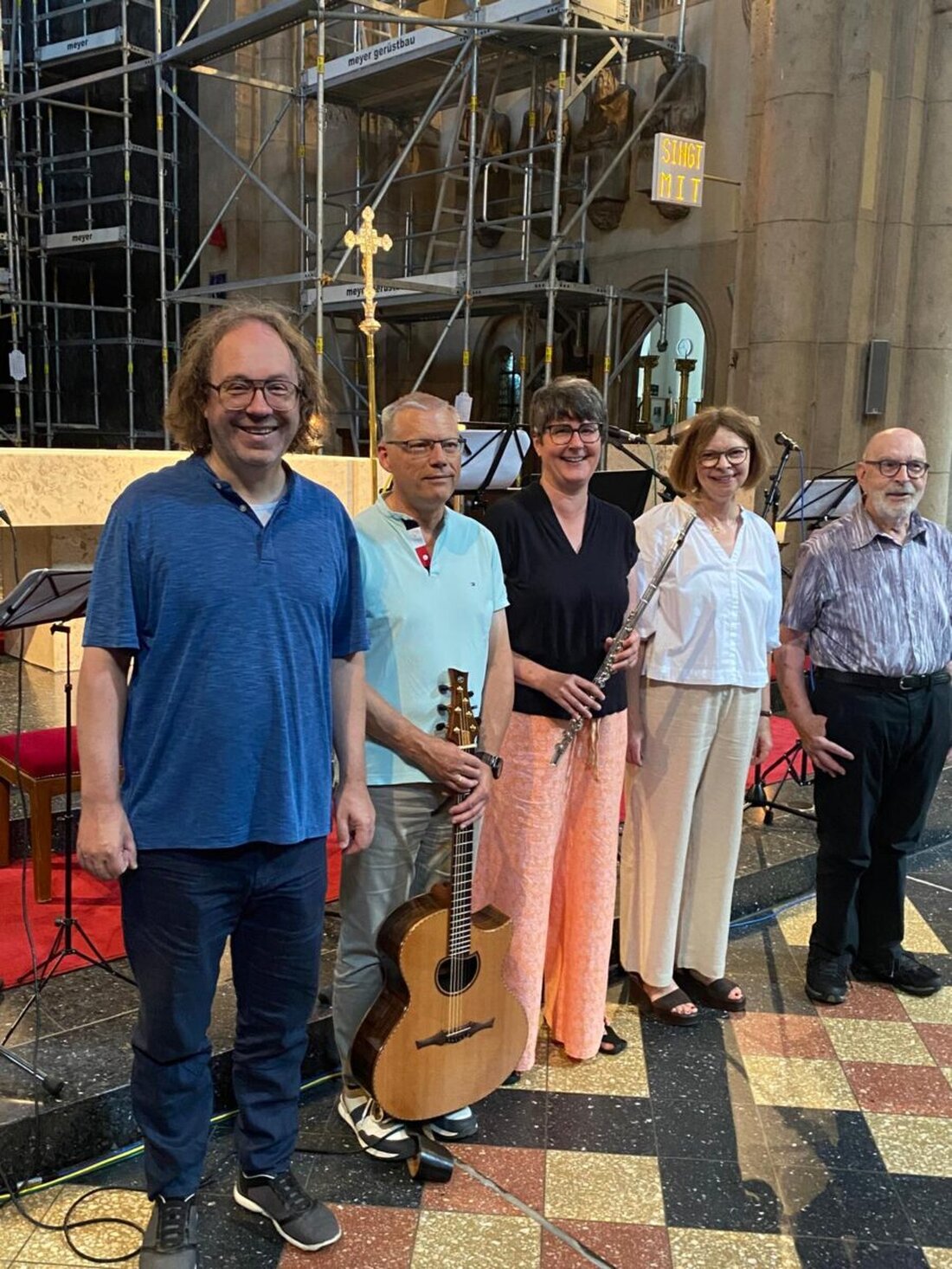 Weiden. Bei der Reihe Punkt 12 erlebten Besucherinnen und Besucher am Samstag, 8. August, in der Josefskirche eine besondere musikalische Mittagsandacht zum Mitsingen mit Raps-Music and Friends. Rund 70 Menschen sangen mit.