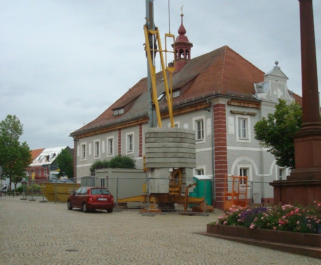 Mitterteich. Das historische Rathaus ist inzwischen eine einzige Baustelle geworden. Seit ein paar Wochen werkeln darin die Bauarbeiter und stellen alles auf den Kopf. Treppen und Fußböden werden herausgerissen, das [&hellip;]