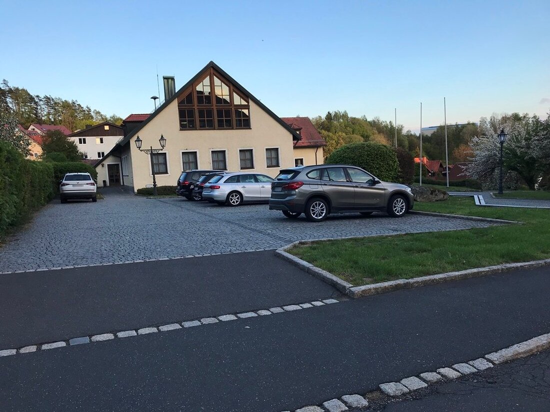 Flossenbürg. Wie setzt man mit 900 Euro ein Zeichen für Opfer und Helfer der Corona-Krise? Eine kleine Kirwa im August, je nach Lage der Dinge? Der Gemeinderat überlegt noch, was er [&hellip;]