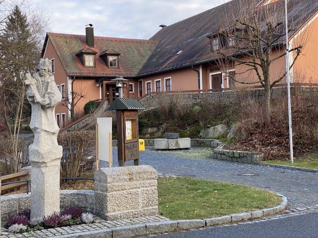 Störnstein. Ein Bauantrag löst im Gemeinderat eine allgemeine Diskussion über das Parken auf öffentlichen Straßen aus. Unsitte oder simples Mittel der Verkehrsberuhigung? Bürgermeister Markus Ludwig möchte dem „Trend“ nicht tatenlos [&hellip;]