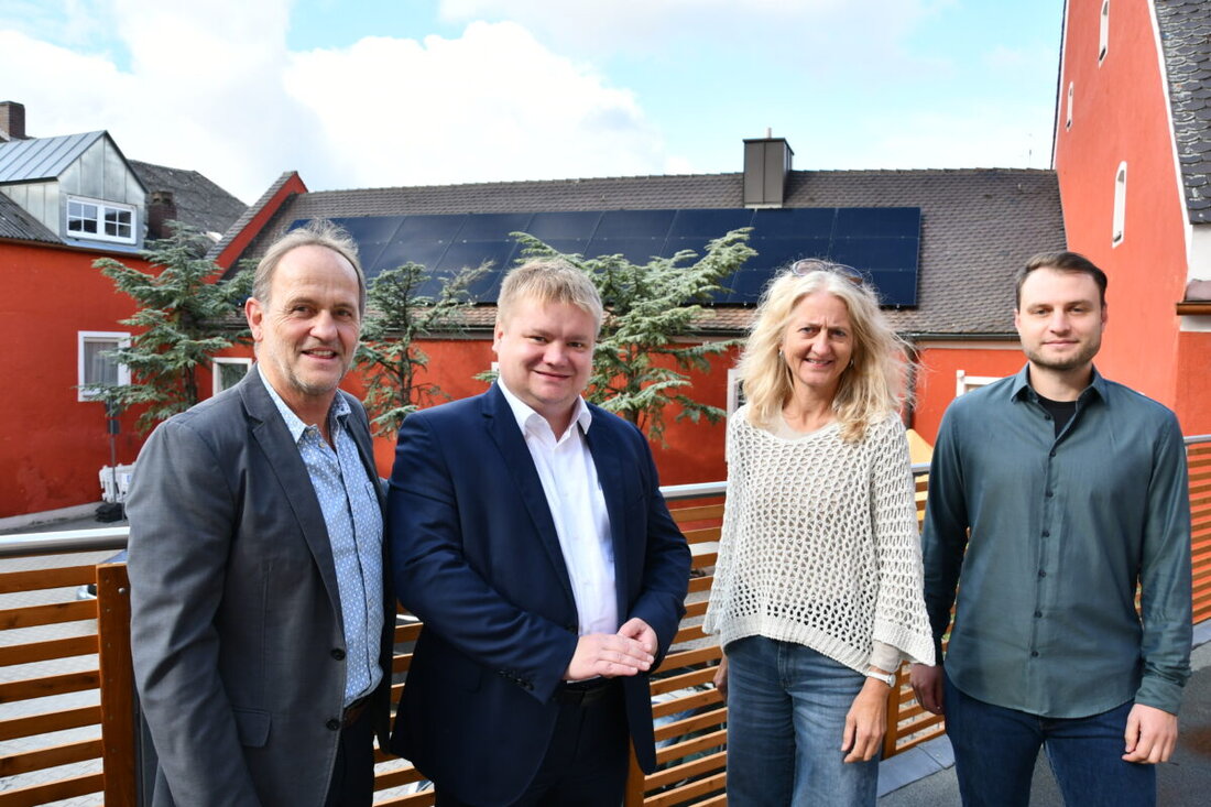 Burglengenfeld. Auf dem Rathausdach produziert seit Oktober eine Photovoltaikanlage mit 12,42 kWp Strom, deckt rund 34 Prozent des Bedarfs und spart jährlich etwa 7,94 Tonnen CO2.