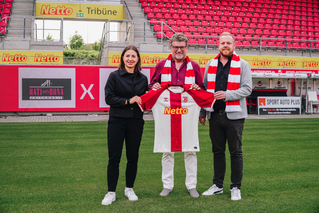 Regensburg. SSV Jahn Regensburg und Ratisbona Zeitarbeit setzen ihre Klassik-Partnerschaft ab der Saison 2026/27 fort und bekennen sich klar zum Standort Ostbayern. Ratisbona präsentiert bei Heimspielen weiter die Zuschauerzahl.