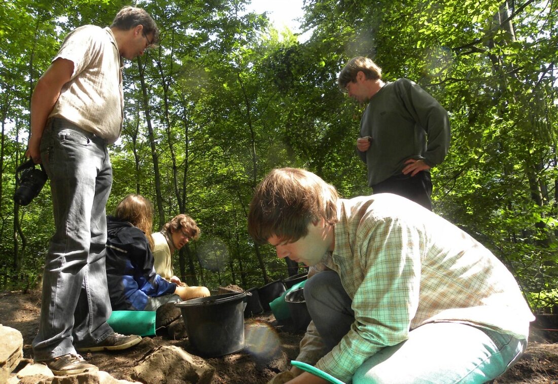 Neustadt/Kulm. Es gleicht einer Sisyphusaufgabe, der sich Archäologen und Studenten am Rauhen Kulm verschrieben haben. Seit 2004 graben Teams der Universitäten Bamberg und Wien unter Leitung von Hans Losert (Uni Bamberg) [&hellip;]