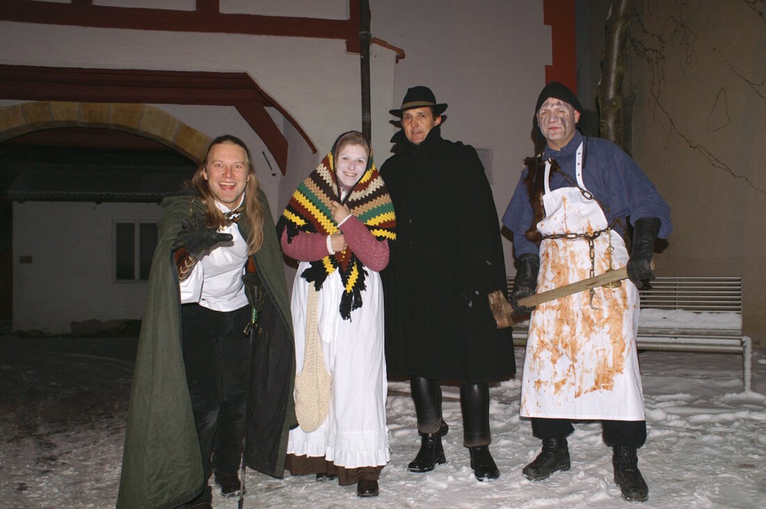 Burglengenfeld. Stadtführer Gerhard Schneeberger entführt mit „Rauhnächte in der Oberpfalz“ in ein Mysterienspiel in sieben Szenen. Termine: 7. Dezember, 14. Dezember und 5. Januar, 18 Uhr, Anmeldung über vhs.