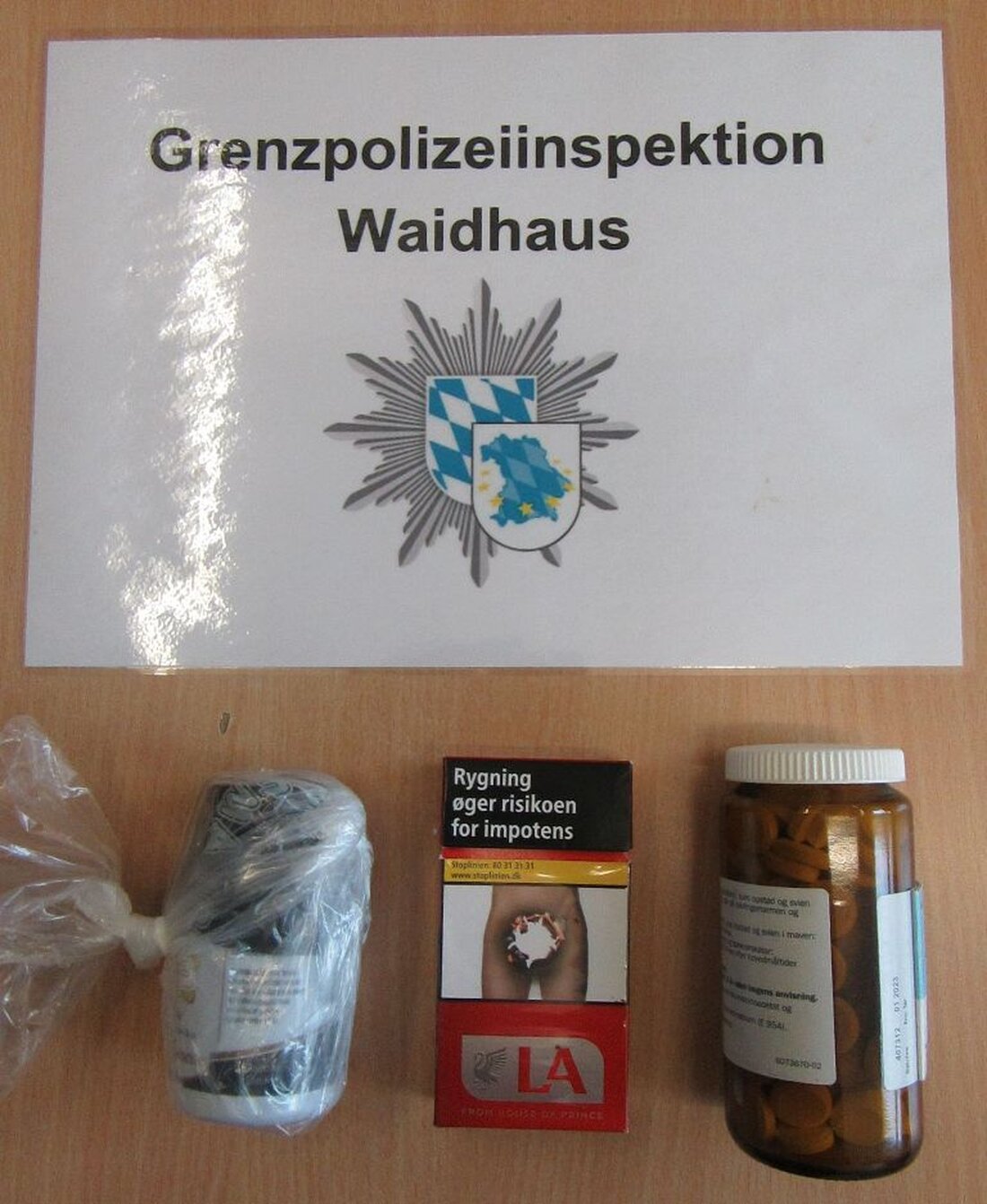 Waidhaus/Vohenstrauß. Schleierfahnder der Grenzpolizei Waidhaus haben auf der A6 mehrere Autofahrer aus dem Verkehr gezogen. Ihre Drogentests fielen positiv aus.  Zwei Fahrer saßen am Steuer – “obwohl sie Drogen im [&hellip;]