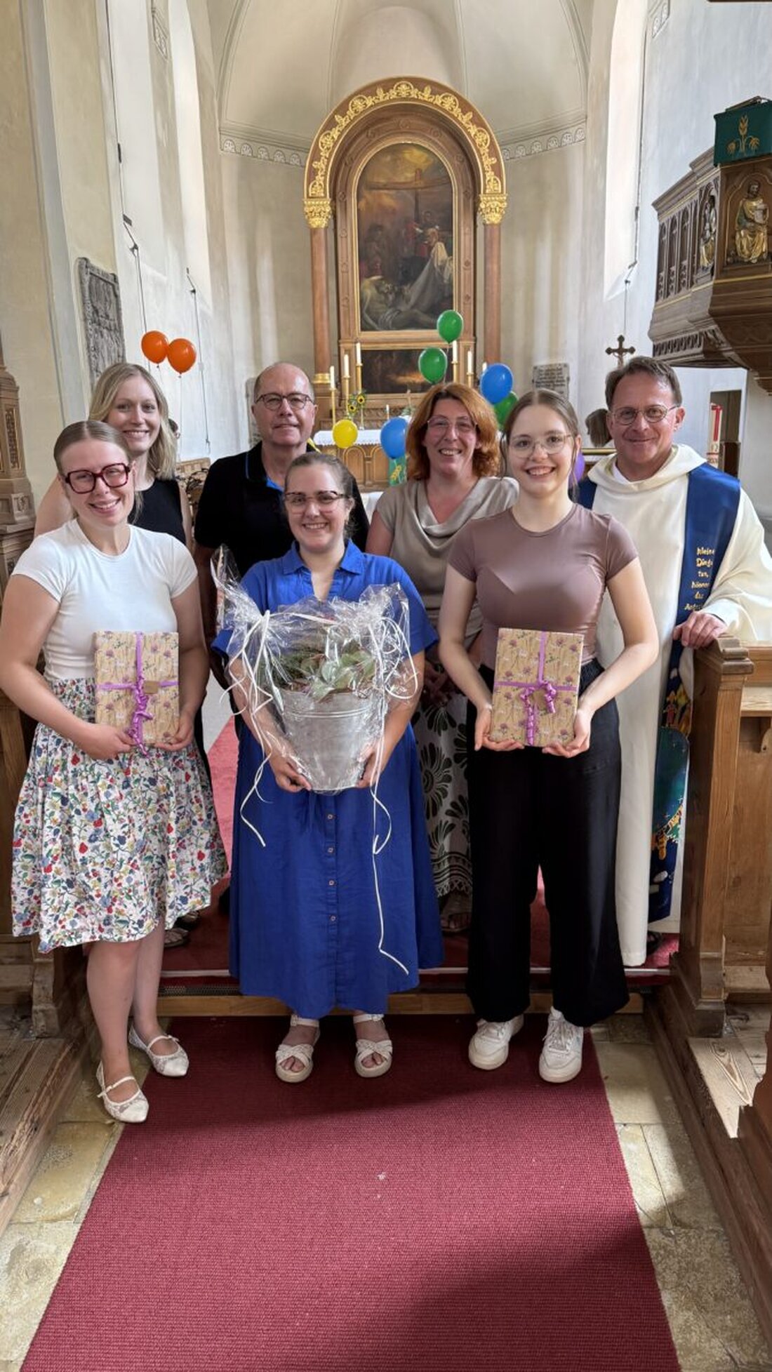 Neustadt/WN. Mit einem festlichen Gottesdienst unter dem Zeichen des Regenbogens verabschiedete die Kindertagesstätte Don Bosco ihre Vorschulkinder, ehrte zwei Prüfungsbeste und sagte nach zehn Jahren Angelina Voit danke.