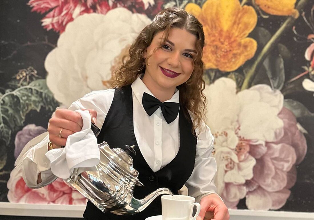 Regensburg. Hotel Goliath am Dom lädt in Regensburg, Hotel Goliath am Dom zur British TeaTime mit Boris Rusakov am Piano ein, mit Afternoon Tea ab 16.00 Uhr, Scones, clotted Cream und feiner Patisserie am 6. April 2026. Ein Ticket gibt es auf okticket.de.