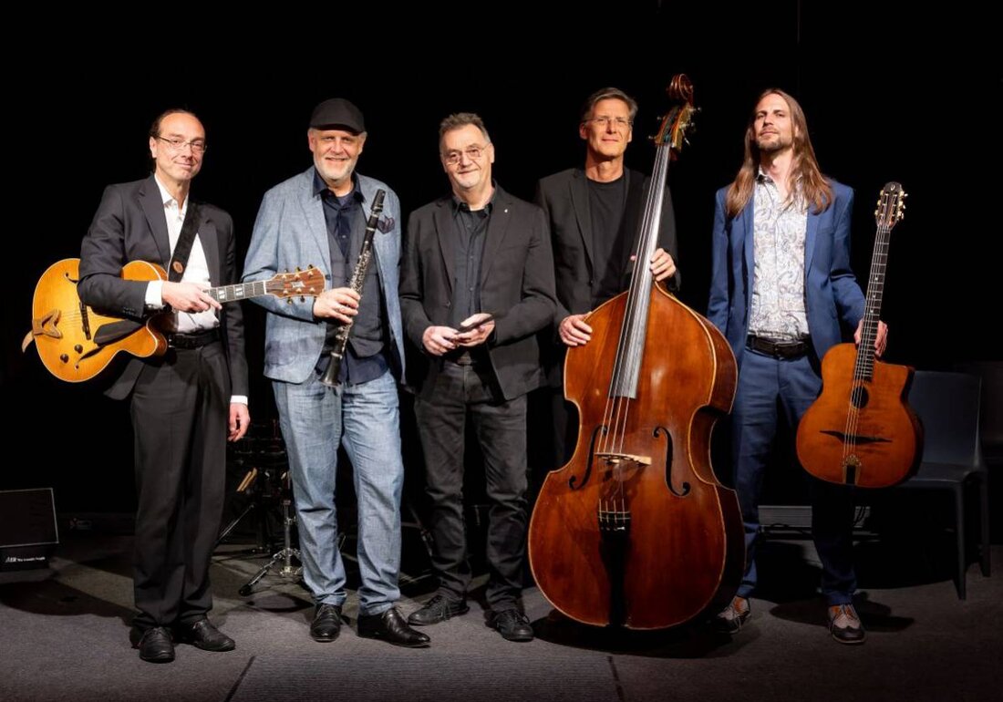 Regensburg. Die KulturAgentur Alex Bolland lädt ins Regensburg, Thon-Dittmer-Palais zu einem mitreißenden Gipsy-Swing-Konzert ein, das den Geist von Django Reinhardts Hot Club de France aufleben lässt. Sichern Sie Ihr Ticket auf okticket.de und erleben Sie virtuose Saitenkunst in edler Atmosphäre.