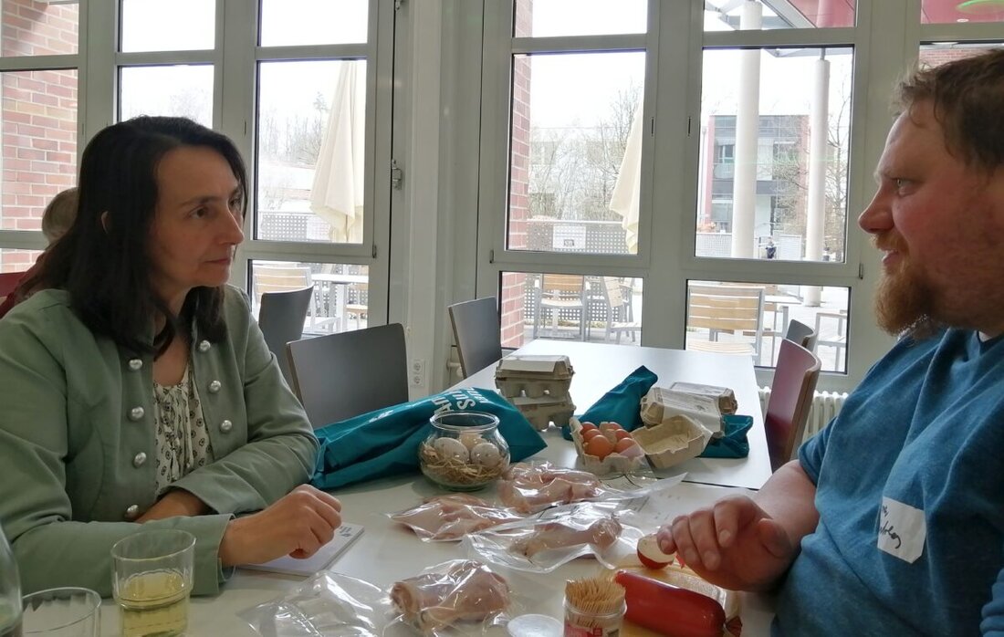 Amberg-Sulzbach. Direktvermarkter und Großküchen erkunden Kooperationsmöglichkeiten, um lokale Lebensmittel gemeinsam zu nutzen. Die Veranstaltung zeigte großes Interesse und Hoffnung auf zukünftige Zusammenarbeit.