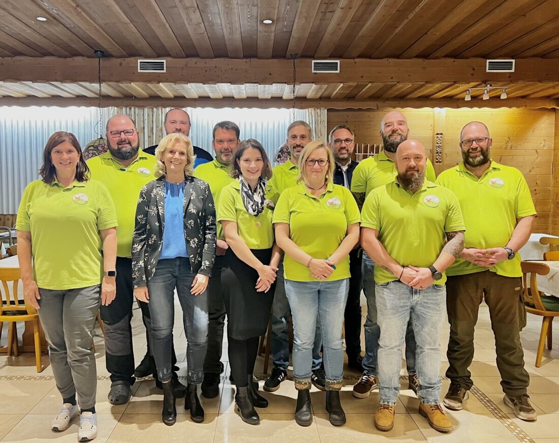 Püchersreuth. Die Rehkitzrettung NEW-WEN e.V. berichtet von erfolgreicher Saison mit 269 geretteten Rehkitzen und Neuwahlen bei Jahreshauptversammlung. Die Vereinsarbeit umfasst auch Sensibilisierungsaktionen und eine enge Zusammenarbeit mit Landwirten und Jägern.