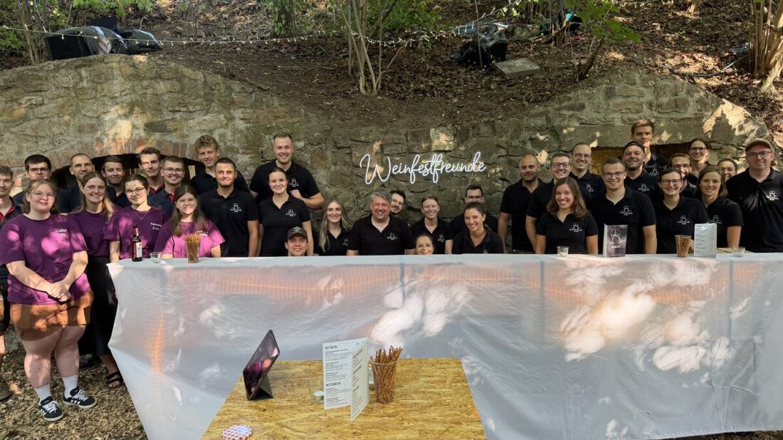 Wernberg-Köblitz. Das Oberköblitzer Weinfest feiert 25 Jahre und verzeichnet seinen größten Erfolg mit vollen Bänken und Gästen bis auf die Kirchentreppen. Der Erlös fließt in soziale Projekte, neue Helfer sind willkommen.
