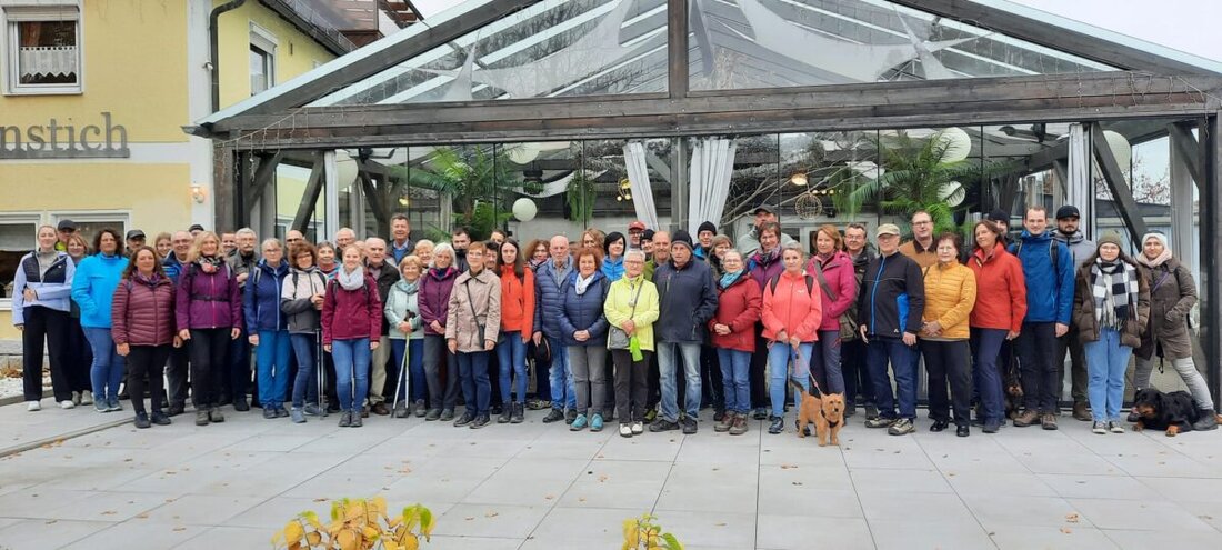 Tirschenreuth. Über 50 Wanderfreunde wanderten am Sonntag nach Themenreuth, bei dieser Wanderung war mit 58 Teilnehmern, inklusive 6 zusätzlichen Einkehrern, die bisher größte Teilnehmerzahl erreicht.
