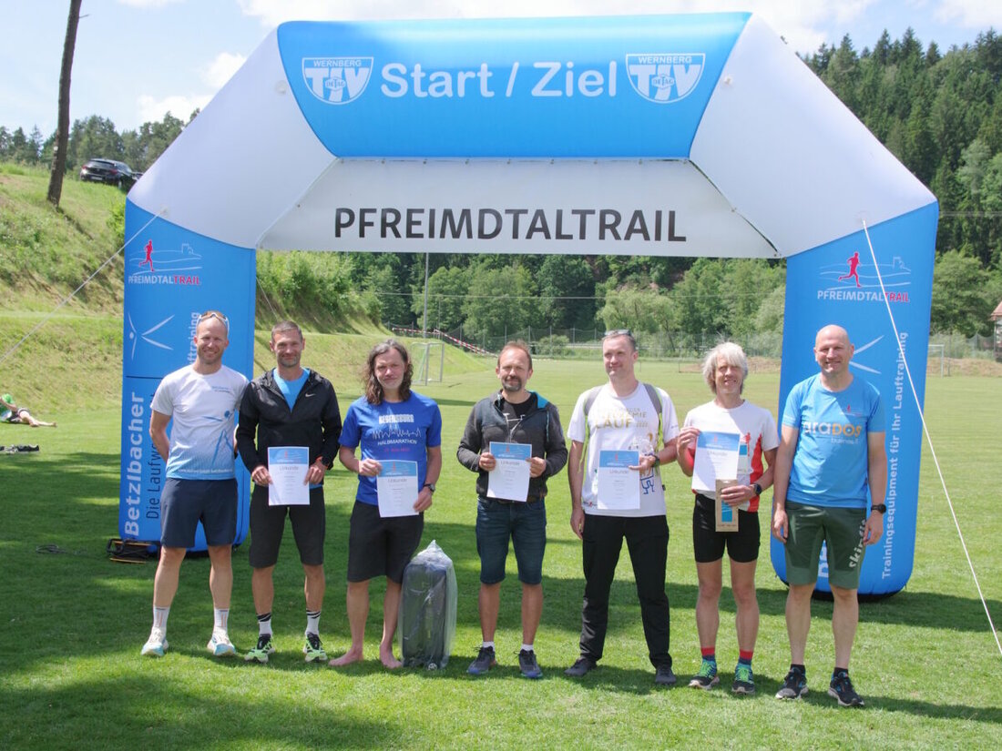 Trausnitz. Der Pfreimdtaltrail feierte seine sechste Ausgabe mit Rekordbeteiligung: 223 Starter liefen auf 22 km und 450 Höhenmetern durchs Pfreimdtal. Maximilian Zeus und Svenja Ojstersek stellten Streckenrekorde auf.