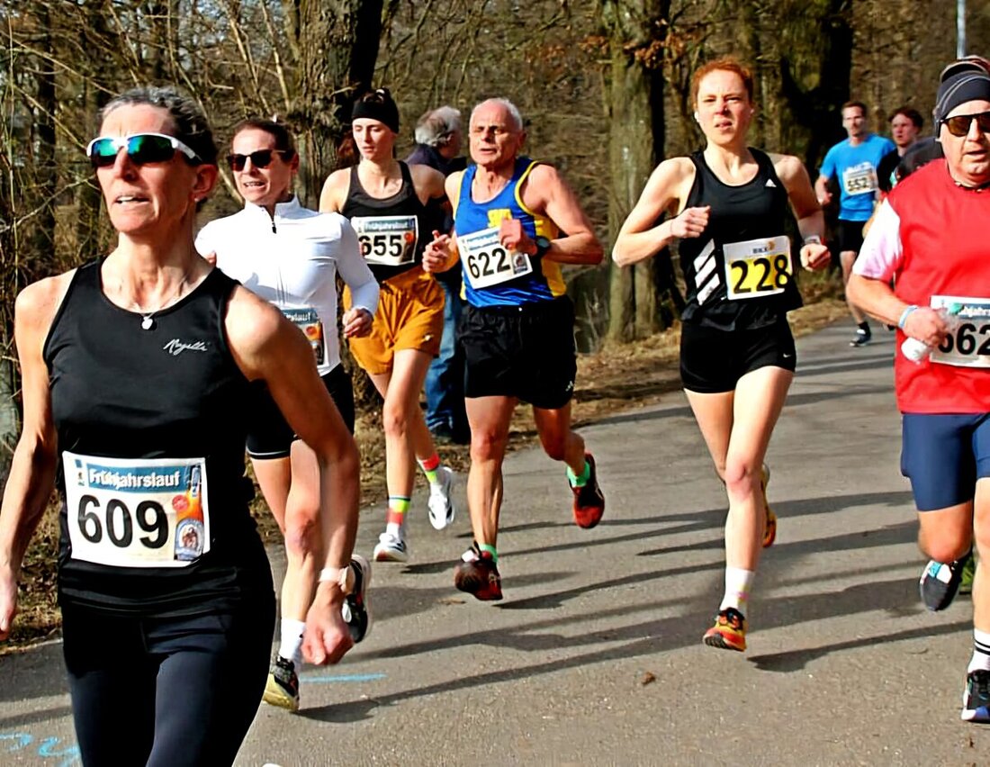 Weiden. Beim 26. Frühjahrslauf des Turnerbundes Weiden unter besten Wetterbedingungen erzielten ca. 200 Teilnehmer herausragende Zeiten. Kinder und Erwachsene glänzten mit Spitzenleistungen in verschiedenen Disziplinen.