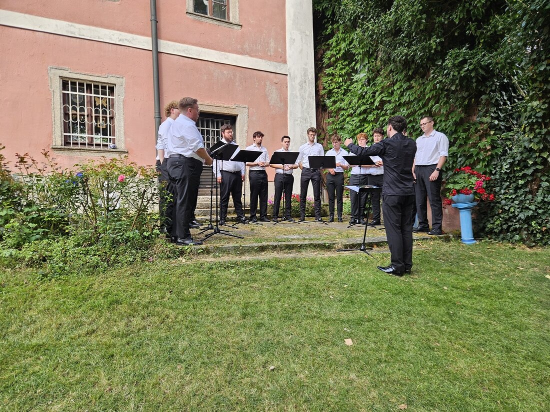 Wurz. Das Renner Ensemble Regensburg begeisterte am 2. August 2026 bei den Wurzer Sommerkonzerten: Von Wandern, Wolken und Vollmondzauber verband Volkslied und Moderne zu einem berührenden Erlebnis.