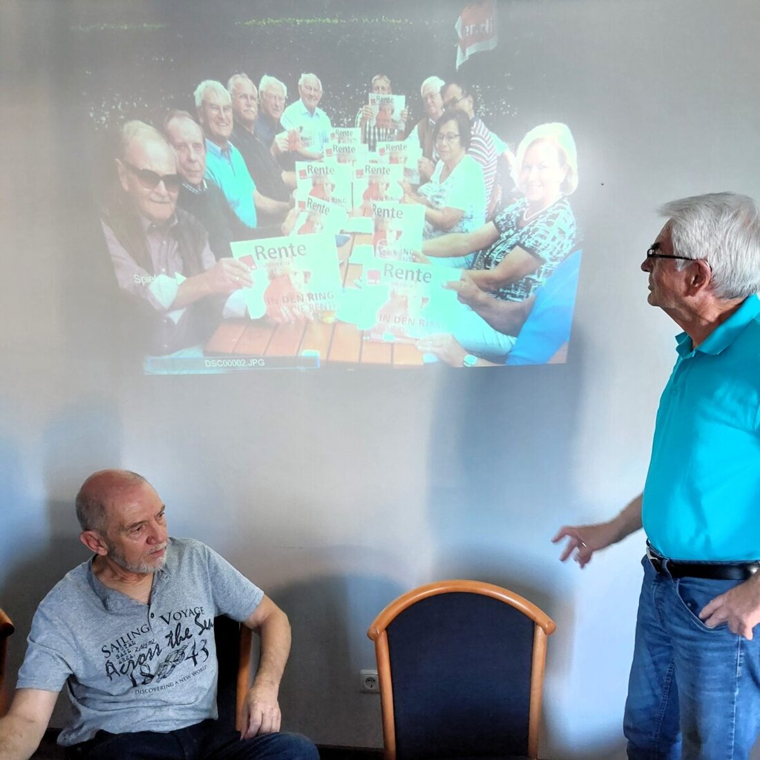 Weiden. In einer Ver.di Seniorenversammlung wurden Bedenken bezüglich eines Arbeitgebervorschlags über einen Rentensoli erörtert. Es wurde kritisiert, dass große Einkommen von Solidarität geschützt werden und das Rentensystem unterfinanziert ist.