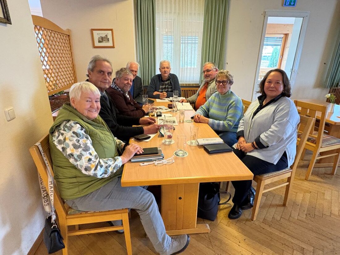 Wernberg-Köblitz. SPD 60plus Oberpfalz mahnt beim digitalen Wandel seniorengerechte Lösungen an, etwa beim Ticketkauf. Zudem kritisiert sie Angriffe der Jungen Union auf die Rente und plant im Januar in Weiden eine Pflegeklausur.