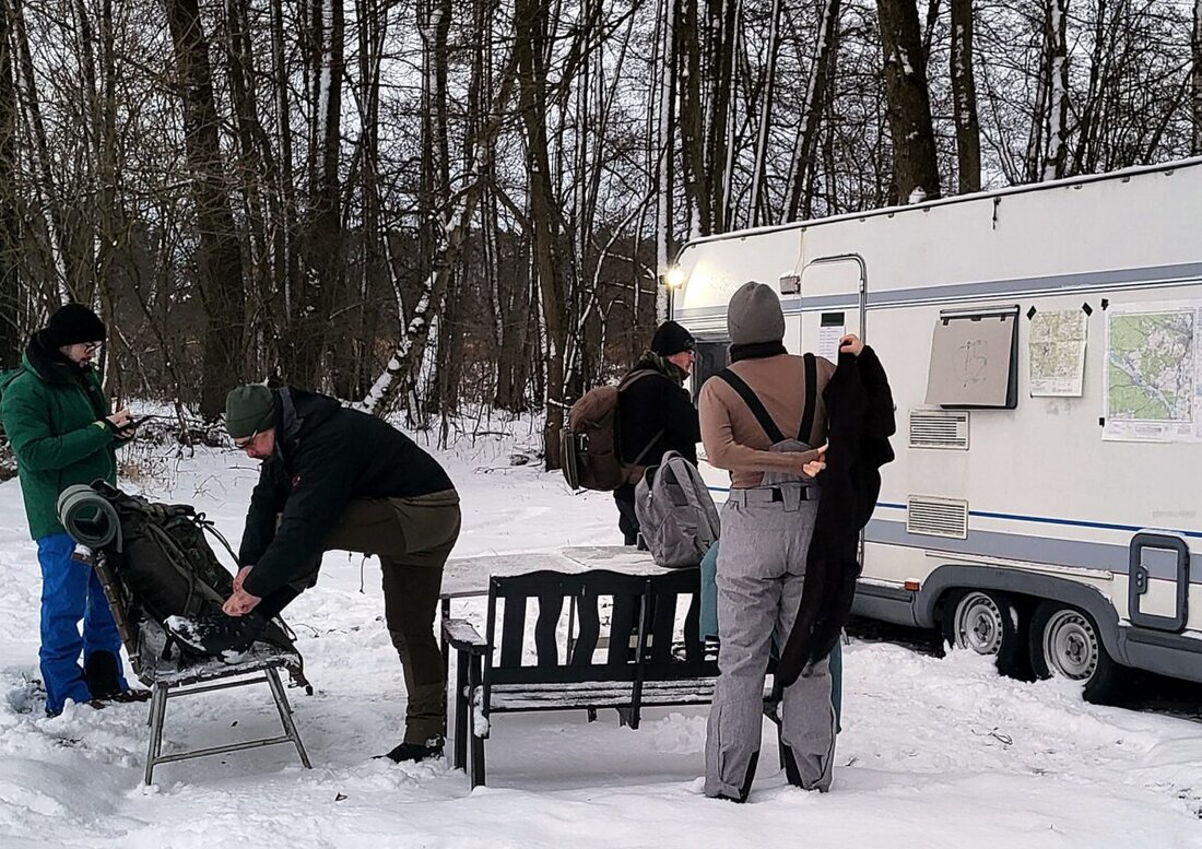 Weiden. Reservisten der Kreisgruppe Oberpfalz Nord boten erstmals einen zweitägigen Survival-Kurs für Notlagen an. Geübt wurden Orientierung, Feuer und Selbsthilfe bei Winterkälte. Die Premiere gelang, weitere Termine folgen.