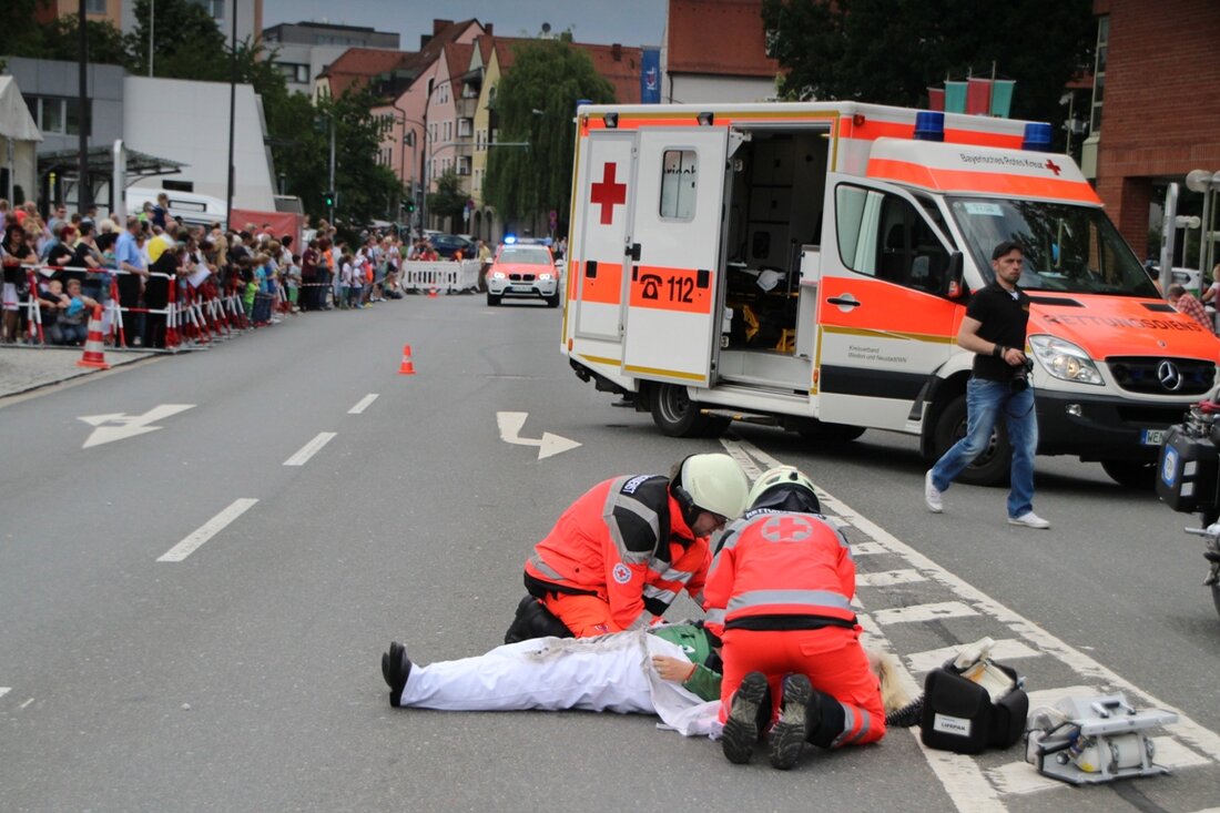 Grafenwöhr. In zweiter Reihe parken ist eigentlich ein Aufreger, beim BRK-Rettungswagen macht man doch aber gern eine Ausnahme. Schließlich muss es bei einem Notarzteinsatz schnell gehen. Ärgerlich aber, dass ein [&hellip;]