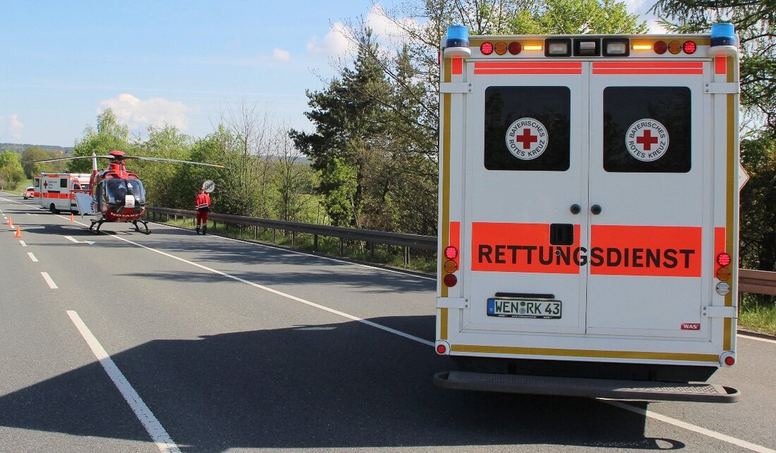 Fuchsmühl. Zu einem schweren Unfall kam es gestern Morgen in Fuchsmühl. Ein Kradfahrer (16) verletzte sich dabei schwer. Der Motorradfahrer (16) war gestern Morgen auf der Marienstraße unterwegs in Richtung [&hellip;]